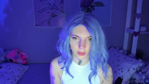 Snapshot of annetenet chatting on 12.20.24 Annet online show from 12.20.24