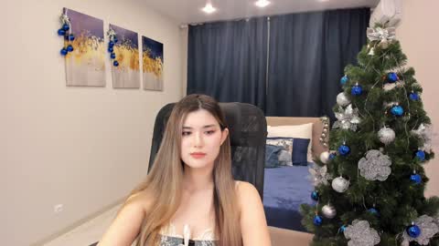 Snapshot of annetli chatting on 12.19.24 annetli online show from 12.19.24
