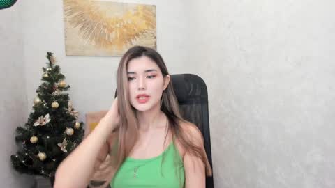 Snapshot of annetli chatting on 12.21.24 annetli online show from 12.21.24
