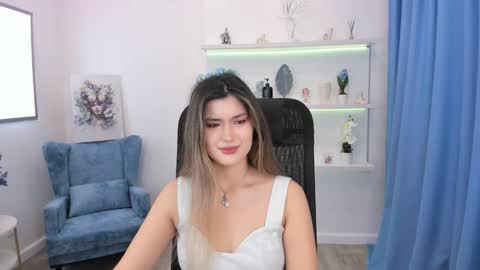 Snapshot of annetli chatting on 09.30.25 annetli online show from 09.30.25