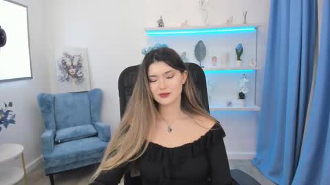 Snapshot of annetli chatting on 10.05.25 annetli online show from 10.05.25