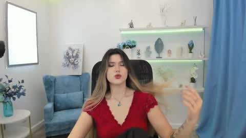 Snapshot of annetli chatting on 10.11.25 annetli online show from 10.11.25