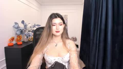 Snapshot of annetli chatting on 10.14.25 annetli online show from 10.14.25