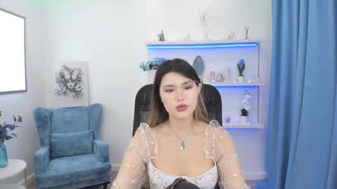 Snapshot of annetli chatting on 10.17.25 annetli online show from 10.17.25