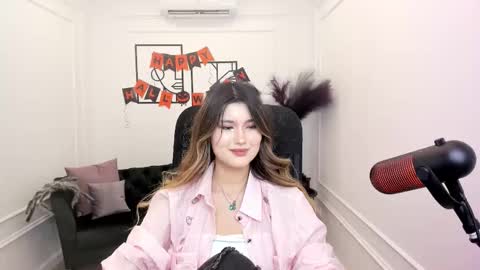 Snapshot of annetli chatting on 10.19.25 annetli online show from 10.19.25