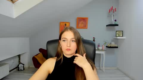 annewilsonn online show from 11.07.25