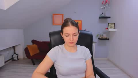 Snapshot of annewilsonn chatting on 04.22.26 annewilsonn online show from 04.22.26