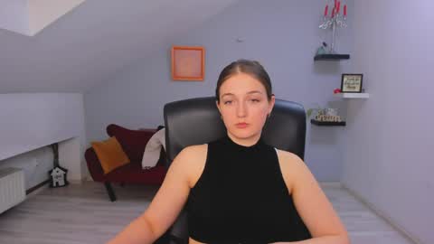 Snapshot of annewilsonn chatting on 04.23.26 annewilsonn online show from 04.23.26