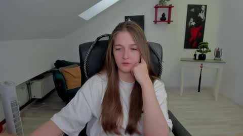 Snapshot of annewilsonn chatting on 05.12.26 annewilsonn online show from 05.12.26