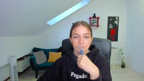 Snapshot of annewilsonn chatting on 05.14.26 annewilsonn online show from 05.14.26
