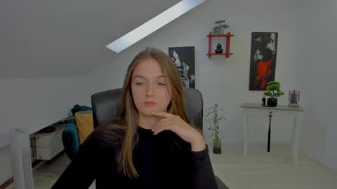 Snapshot of annewilsonn chatting on 05.22.26 annewilsonn online show from 05.22.26