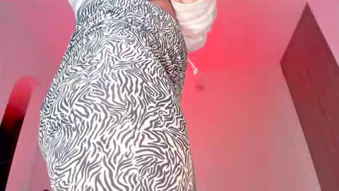 Snapshot of annibigass4daddy chatting on 03.25.26 Creamy online show from 03.25.26