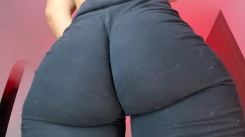 Snapshot of annibigass4daddy chatting on 03.26.26 Creamy online show from 03.26.26