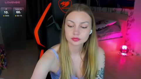 Snapshot of annie69kiss chatting on 05.27.26 Annie online show from 05.27.26