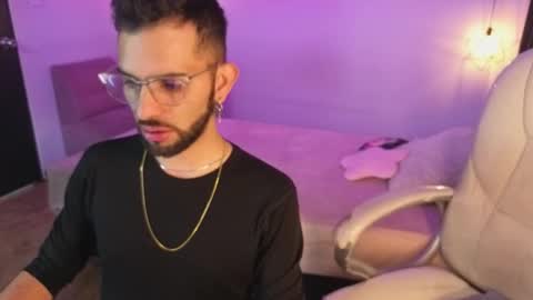 Annie And Ryan  online show from 12.18.25