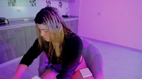 annie online show from 03.08.25