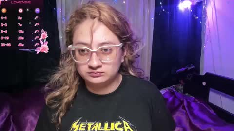 Snapshot of annie_bigboobs_ chatting on 02.16.25 Ana Bolena independent model online show from 02.16.25