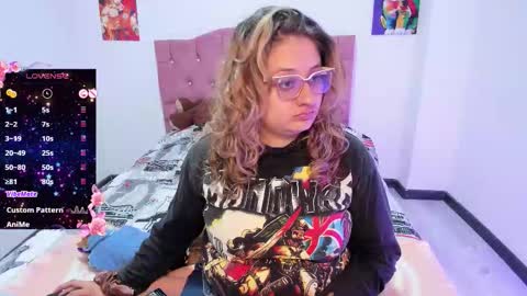 Snapshot of annie_bigboobs_ chatting on 10.25.25 Ana Bolena independent model online show from 10.25.25