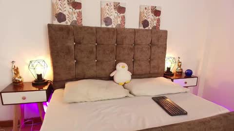 Annie Bonnie   online show from 03.30.26