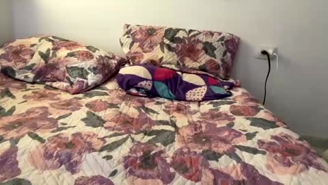 Snapshot of annie_catt_ chatting on 12.17.24 Annie online show from 12.17.24