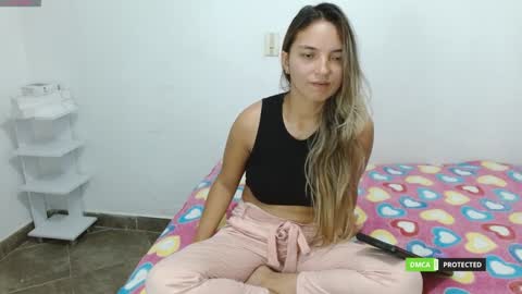 annie cherry independent model online show from 12.27.24