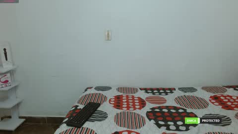 annie cherry independent model online show from 01.14.25