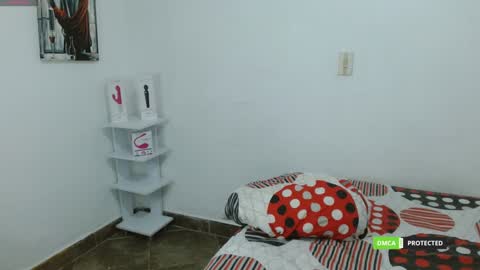 annie cherry independent model online show from 01.16.25