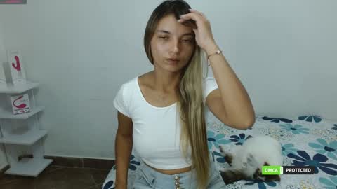 annie cherry independent model online show from 01.19.25