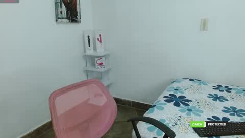 annie cherry independent model online show from 01.24.25