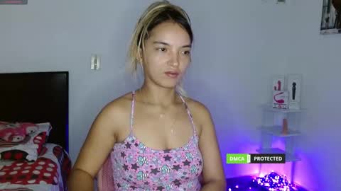 annie cherry independent model online show from 02.24.25