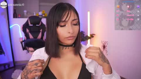Snapshot of annie_couper chatting on 05.17.26 Annie online show from 05.17.26
