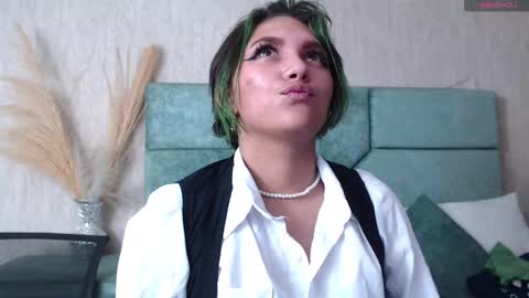 Snapshot of annie_hanss chatting on 01.12.25 Ann online show from 01.12.25