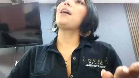 Snapshot of annie_hanss chatting on 10.24.25 Ann online show from 10.24.25