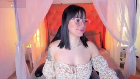 Snapshot of annie_petters chatting on 06.12.26 Aniie online show from 06.12.26