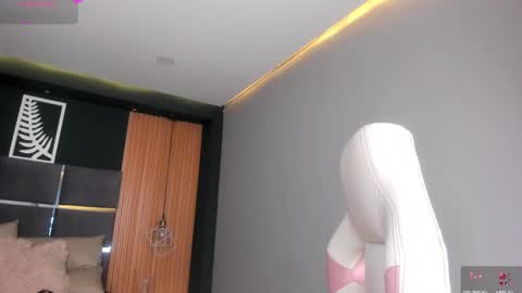 Snapshot of annie_roberts7 chatting on 12.28.24 Annie Roberts online show from 12.28.24