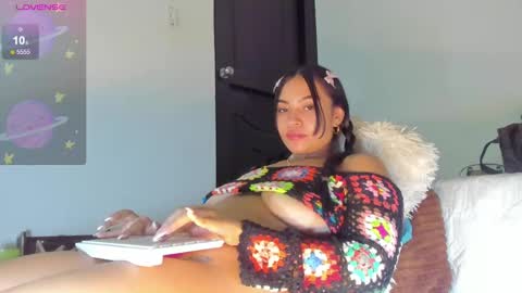 annie_santosx online show from 01.14.25