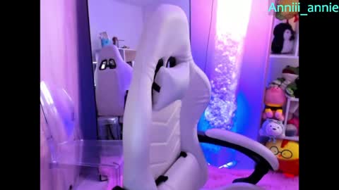 Snapshot of annie_snow_ chatting on 05.12.26 JEANNE no olvides seguirme dont forget follow me uu online show from 05.12.26