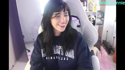 Snapshot of annie_snow_ chatting on 05.21.26 JEANNE no olvides seguirme dont forget follow me uu online show from 05.21.26