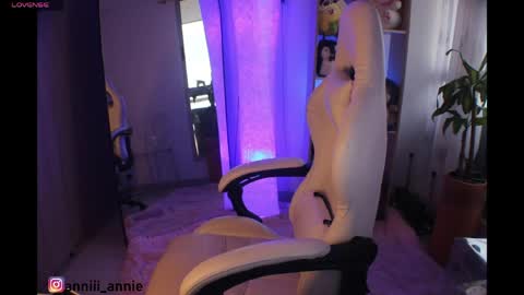 Snapshot of annie_snow_ chatting on 06.01.26 JEANNE no olvides seguirme dont forget follow me uu online show from 06.01.26