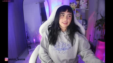 Snapshot of annie_snow_ chatting on 06.08.26 JEANNE no olvides seguirme dont forget follow me uu online show from 06.08.26