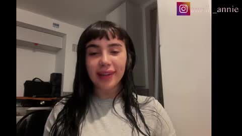 Snapshot of annie_snow_ chatting on 06.15.26 JEANNE no olvides seguirme dont forget follow me uu online show from 06.15.26