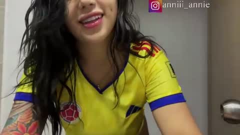 Snapshot of annie_snow_ chatting on 07.03.26 JEANNE no olvides seguirme dont forget follow me uu online show from 07.03.26
