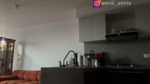 Snapshot of annie_snow_ chatting on 07.10.26 JEANNE no olvides seguirme dont forget follow me uu online show from 07.10.26