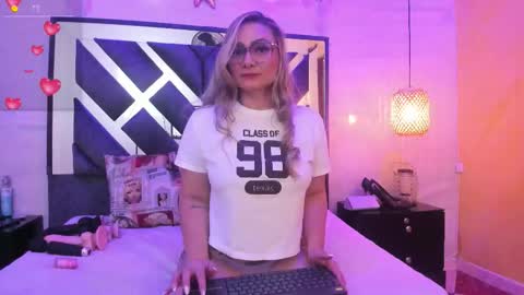 annie_vega17 online show from 02.08.26