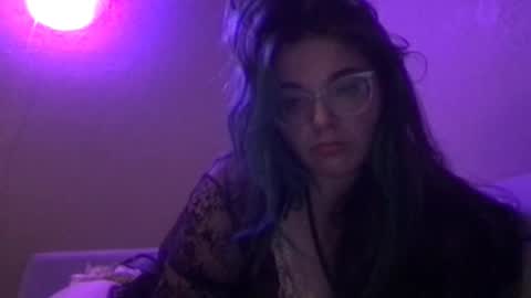 Snapshot of anniemarie445 chatting on 07.17.26 Darlingskiesxo online show from 07.17.26