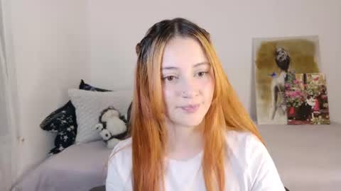 Snapshot of anniemora_ chatting on 07.31.26 Annie online show from 07.31.26