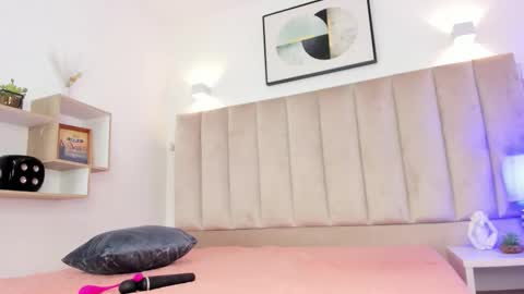 Snapshot of anniie_queen chatting on 09.11.25 Annie Queen online show from 09.11.25