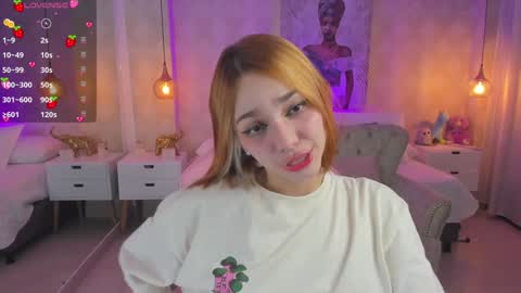 Snapshot of anniita_ chatting on 12.20.24 VIVIANNA online show from 12.20.24