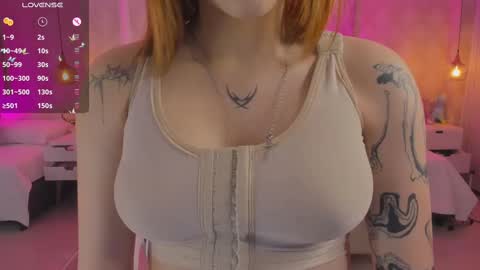 Snapshot of anniita_ chatting on 02.25.25 VIVIANNA online show from 02.25.25