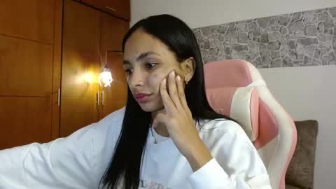 Snapshot of annitaserna chatting on 10.10.25 AnnaS online show from 10.10.25